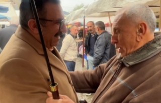 Dr. Kara Çarşı,Pazar geziyor