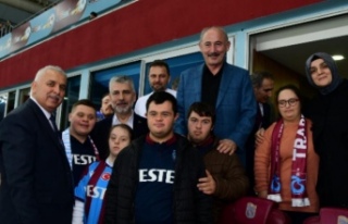 Vali Yıldırım ve milletvekili büyükaydın engellilerimizle...