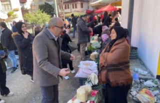 Başkan Adayı Gedikli kadınlar pazarını gezdi.