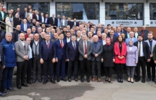 AKP’liler yemekte bir araya geldiler.