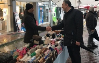 Başkan adayı Azizoğlu yağmur,çamur demeden yollara...