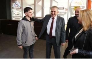 Başkan adayı sağıroğlu Trabzon caddesinde.