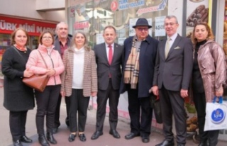 CHP’liler Cadde sokak gezip destek istiyorlar.