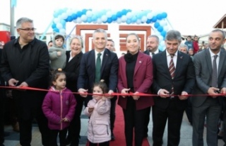 Cumhuriyet parkı açıldı