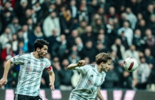 Yıkılmadık ayaktayız .