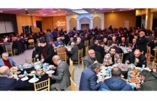 Ak partililer şoför esnafı ile iftar sofrasında...