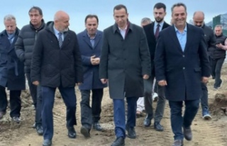 AKP’liler liman sahasında İncelemelerde bulundular.