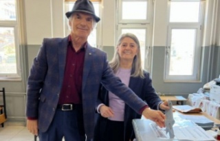 Av.Suiçmez oyunu eşiyle birlikte kullandı