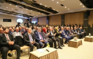 Bakan Özhaseki Sektör temsilcileri yerine partililer...