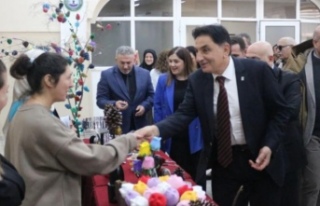 Başkan adayı Turan halk eğitim merkezini ziyaret...