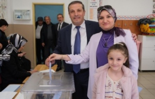 Dr.Erkan eşi ile birlikte oyunu kullandı.