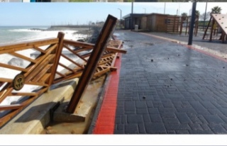 Fırtına ganitayı yıktı geçirdi