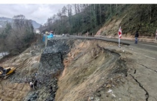 Of-Hayrat karayolunun bir kısmı çöktü.