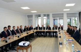 Vali Yıldırım İlçe kaymakamlarını topladı.