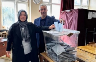 Vehbi koç ve eşi oylarını kullandılar.