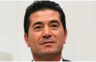 Başkan Kaya Atatürk’ün fotoğrafı dışında...