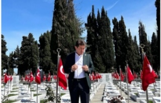 Başkan kaya ilk önce Şehitliği ziyaret etti