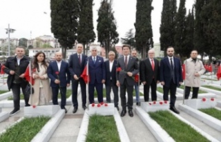 Başkan kaya ve meclis üyeleri Şehitliği ziyaret...