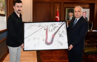 Fotoğraf Sanatkarları derneği Vali Yıldırım’ı...