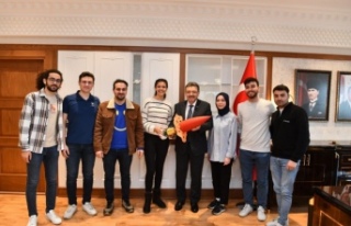 KTÜ Uzay kulübünden başkan Av.Genç’i ziyaret.