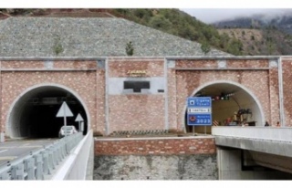 Zigana tünelinde trafik kazası 1.yaralı.