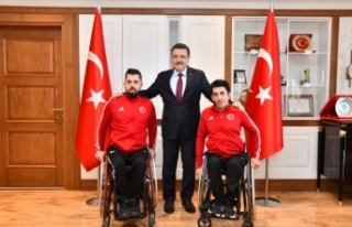 BAŞKAN GENÇ ŞAMPİYONLARI AĞIRLADI