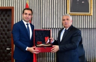 Vali Yıldırım kaymakam uysal’ı ziyaret etti.