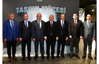 Valiler DSİ Taşkın müzesini ziyaret etti