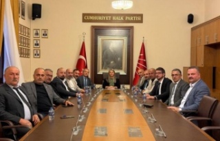 Beşikdüzü Muhtarları Av Suiçmez’i ziyaret ettiler