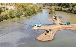 DSİ Sera Gölünü Temizliyor