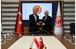 Karaismailoğlu Singapur Heyetini Ağırladı