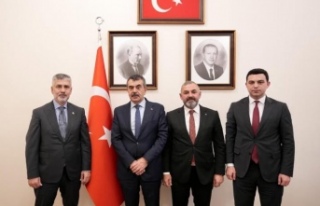 Trabzon ekibi Bakan Tekin’i ziyaret etti