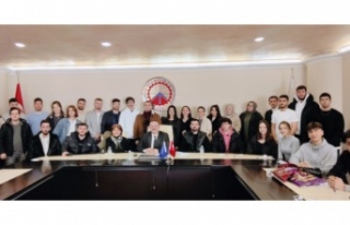 Üniversiteli gençlere kurumsal iletişim ve halkla...