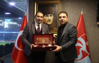 Maç öncesi dostluk yemeği