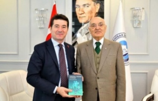 Prof.Dr.Keleş Başkan Kaya’yı ziyaret etti.
