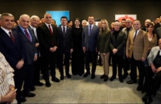 Trabzon’da yolu geçen sanatçılar geçesi.