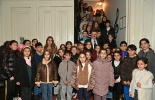 BAŞKAN GENÇ: “SANATLA BÜYÜYEN NESİLLER YETİŞTİRİYORUZ”
