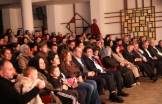 Geveze Berber” Akçaabatlı Tiyatroseverlerle Buluştu