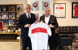 Genel başkan Şatıroğlu başkan hacıosmanoğlunu...