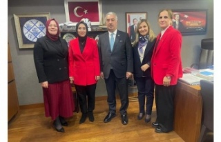 Kadın Kollarından Vehbi Koç'a Ziyaret