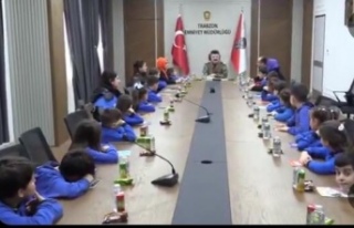 Öğrenciler Müdür Esentürk'ü Ziyaret Ettiler