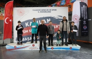Satranç Turnuvası'nda Dereceye Girenler Ödüllendirildi