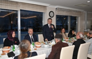 BAŞKAN GENÇ, HUZUREVİ SAKİNLERİYLE İFTARDA BULUŞTU