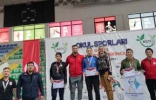 Okul sporlarında başarılı öğrencilere taktirnameleri...