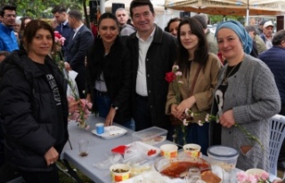 BAŞKAN KAYA, EMEKÇİ KADINLARIN ANNELER GÜNÜ’NÜ...