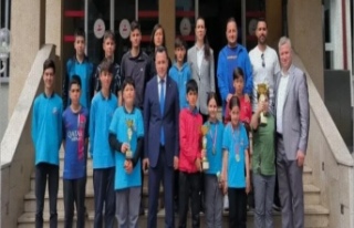 HOKEY yarışmasında şampiyon oldular