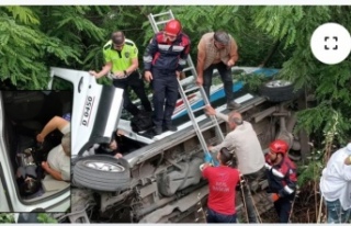 Minibüs devrildi 5 yaralı