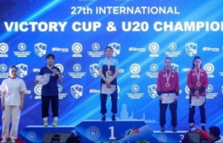 Müdür karakaş şampiyonları kutladı