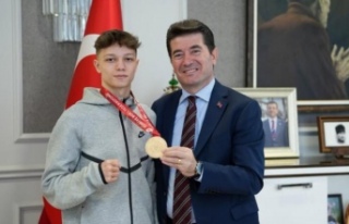 Şampiyon boksör akduman başkan Kaya’yı ziyaret...