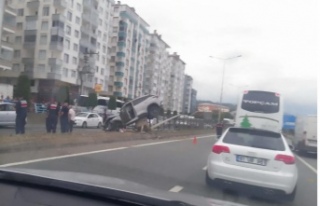 Metal korkuluklara takili kaldi, görenler gok oldu